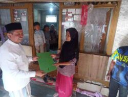 Dony Ahmad Munir Bantu Renovasi Rumah Mak Ukay yang Nyaris Ambruk di Tanjungsari Sumedang