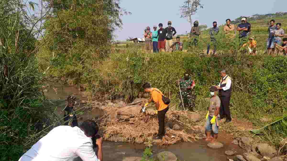 2 Mayat Pria Ditemukan Mengambang di Sumedang