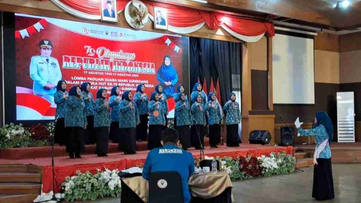 Disdik dan Cimalaka Juara Lomba Paduan Suara Mars Sumedang