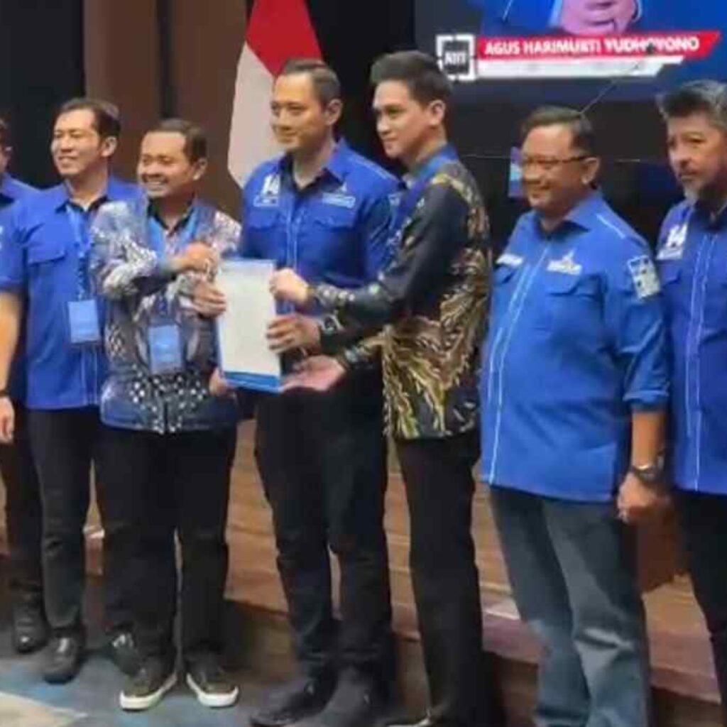 Pilkada Sumedang 2024: Dony Ahmad Munir Terima Surat Rekomendasi dari Partai Demokrat