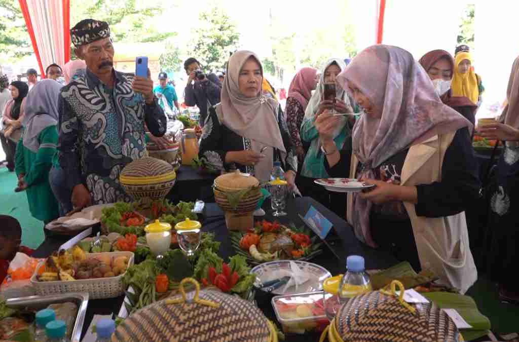 Lomba Pepes Ikan di Sumedang