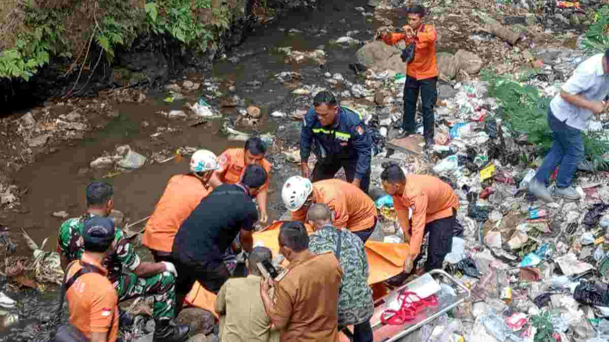 Penemuan Mayat Pria di Sungai Lewi Muja Sumedang