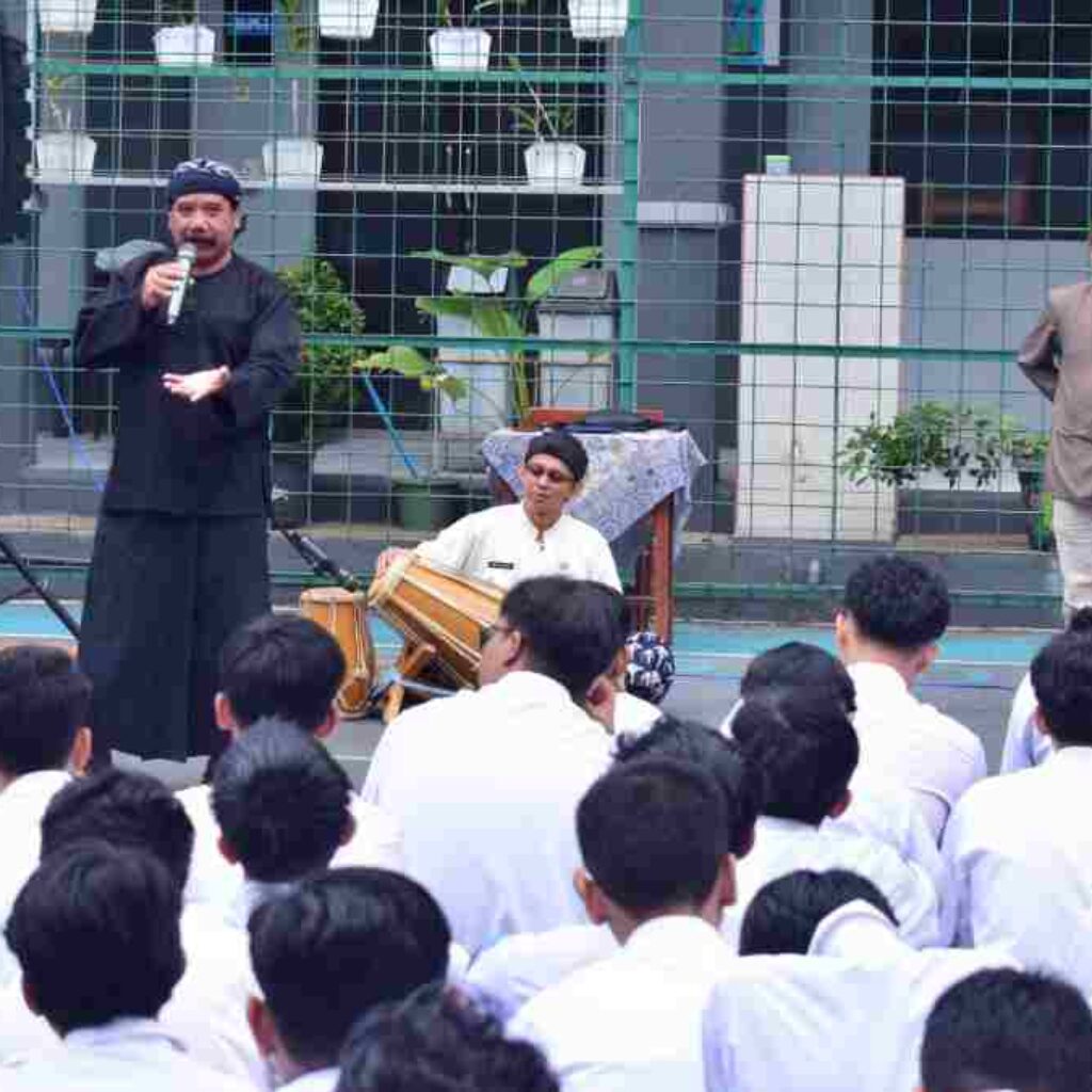 Pentas Seni Budaya Sunda sebagai Sarana Edukasi di SMAN 5 Tasikmalaya