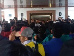 Tak Percaya Lagi Direnovasi, Ratusan Mahasiswa Geruduk Gedung DPRD Sumedang