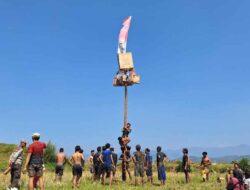 Serunya Panjat Pinang HUT RI di Pusat Pemerintahan Sumedang