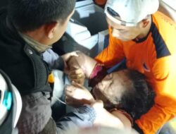 Aksi Cepat BPBD Sumedang Selamatkan Ibu asal Rancakalong yang Jatuh ke Sumur 13 Meter