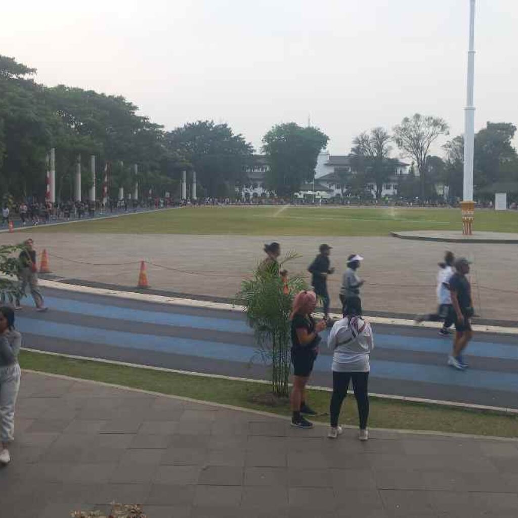 Serunya Jogging Sore di Gasibu Kota Bandung