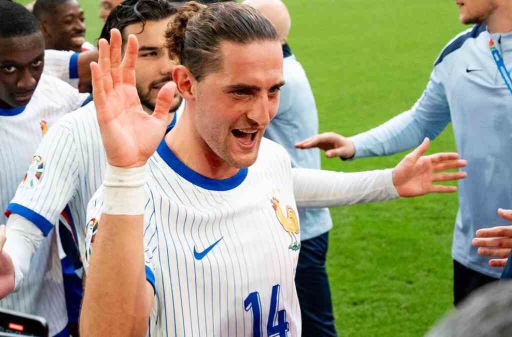 Tolak Tawaran Menggiurkan dari Klub Liga Pro Saudi, Adrien Rabiot Ingin Tetap di Eropa