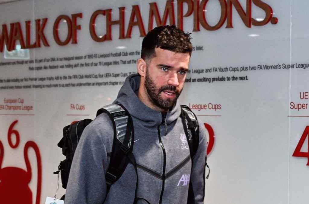 Alisson Bakal Absen Bela Liverpool hingga Akhir Jeda Internasional