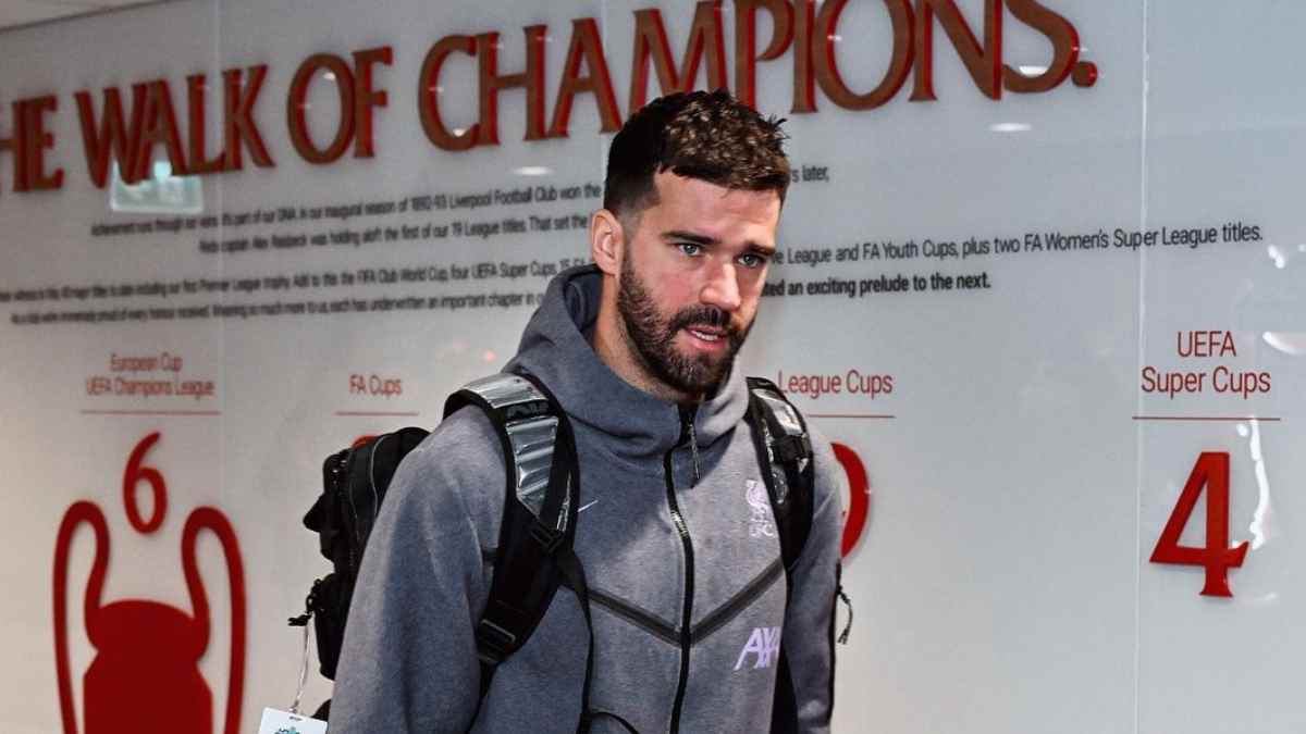 Alisson Bakal Absen Bela Liverpool hingga Akhir Jeda Internasional