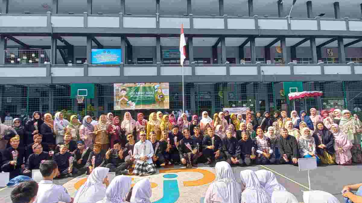 Peringatan Hari Guru Nasional 2024 di SMA Negeri 5 Tasikmalaya