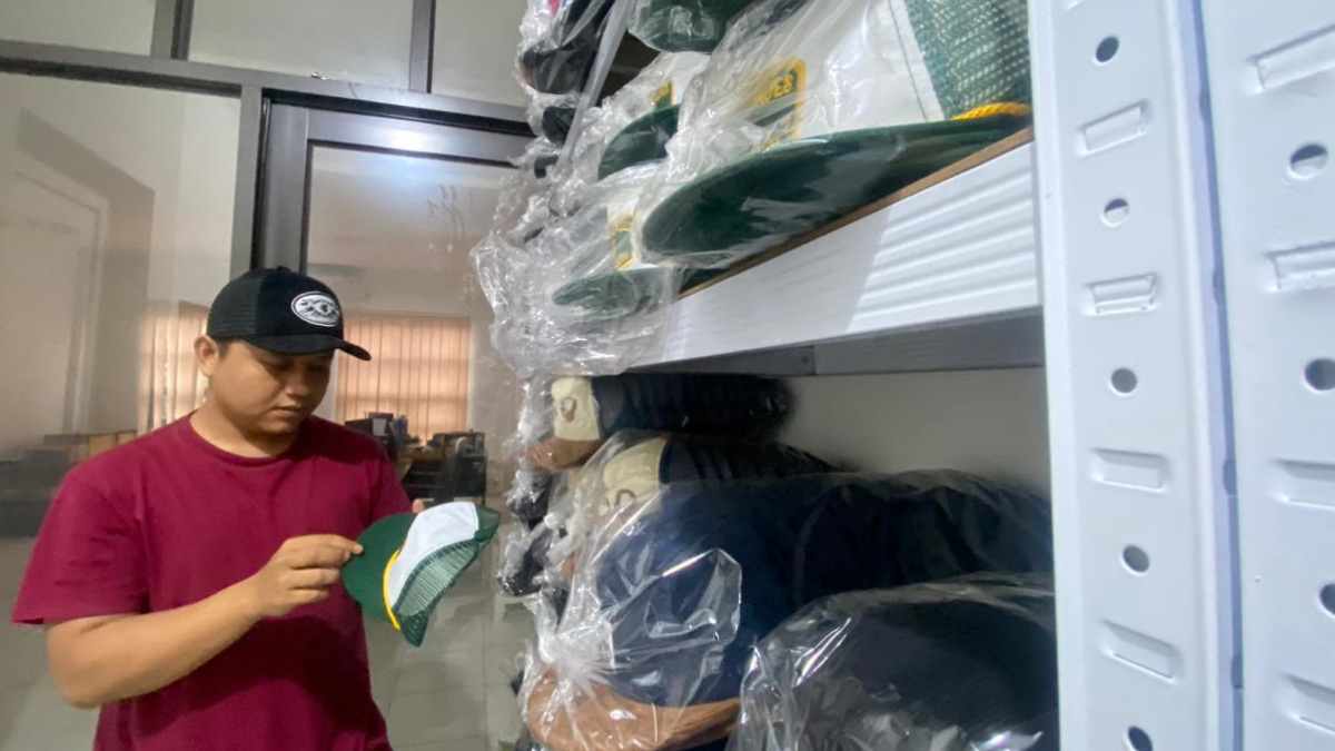 Strainwaves, Brand Topi asal Bandung