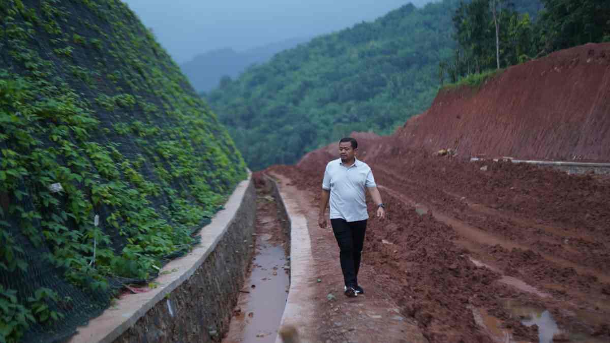 Bupati Sumedang Tinjau Jalan Lingkar Utara Jatigede