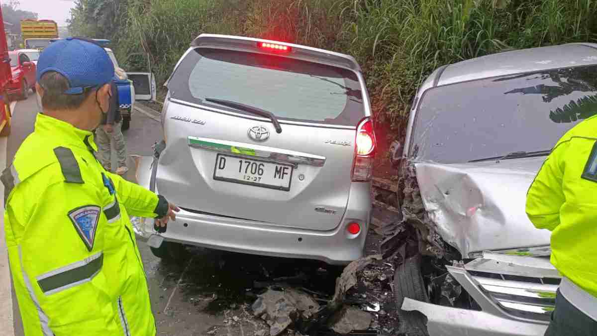 Laka Beruntun di Pamulihan Sumedang, Balita Dalam Mobil Tewas