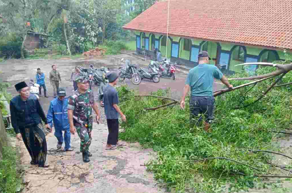Angin Puting Beliung Terjang Pamulihan Sumedang, Rumah dan Fasilitas Umum Rusak