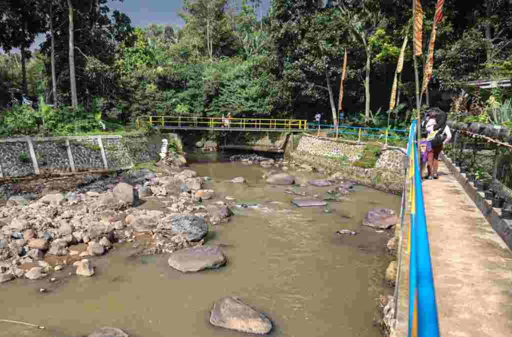 Pasar Sisi Walungan Cika Cika Sungai Cikapundung