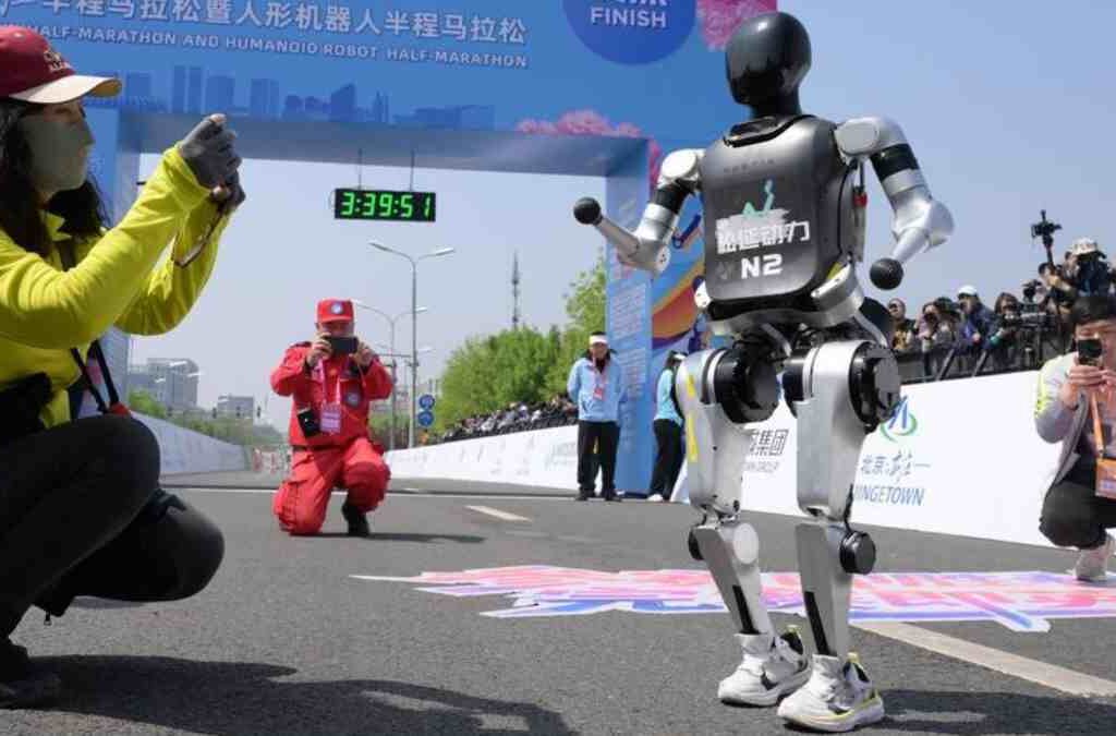 Puluhan Robot Ikut Lomba Marathon di China