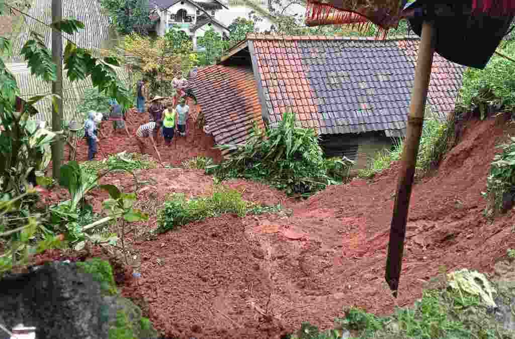 Tebing Longsor di Cipancar Sumedang