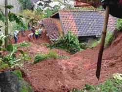 Tebing Longsor di Cipancar Sumedang, 8 Rumah Terdampak dan Terancam