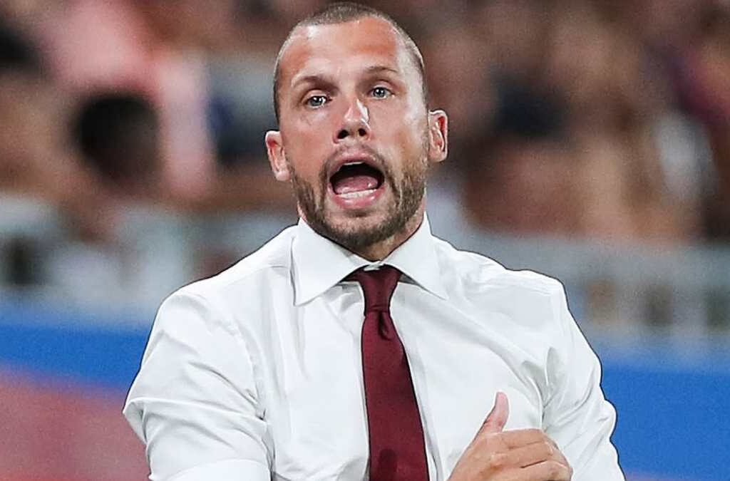 Liverpool Izinkan John Heitinga Jadi Pelatih Ajax
