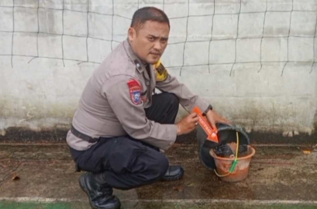 Warga Sumedang Temukan Bom Aktif dan Puluhan Peluru