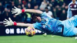 Chelsea Tepis Rumor Buru Emiliano Martinez