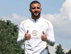 Tak Dikontrak AC Milan, Kyle Walker Merapat ke Fenerbahce