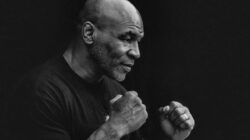 Mike Tyson Gigit Telinga Holyfield di Ring Tinju Dunia