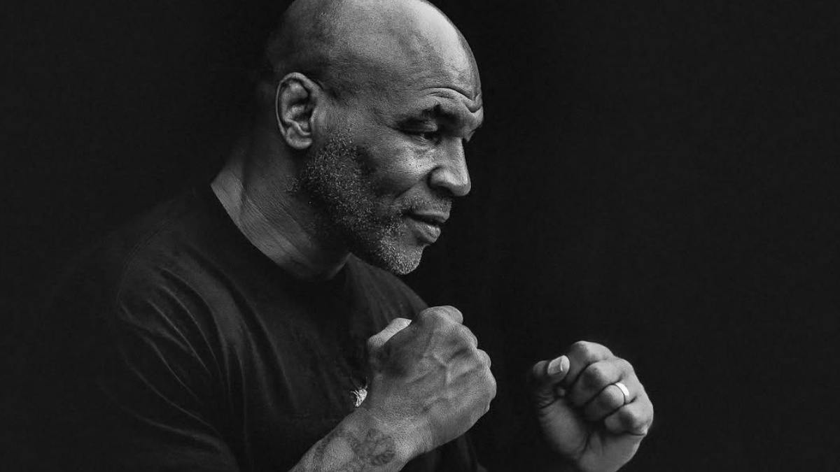 Mike Tyson Gigit Telinga Holyfield di Ring Tinju Dunia