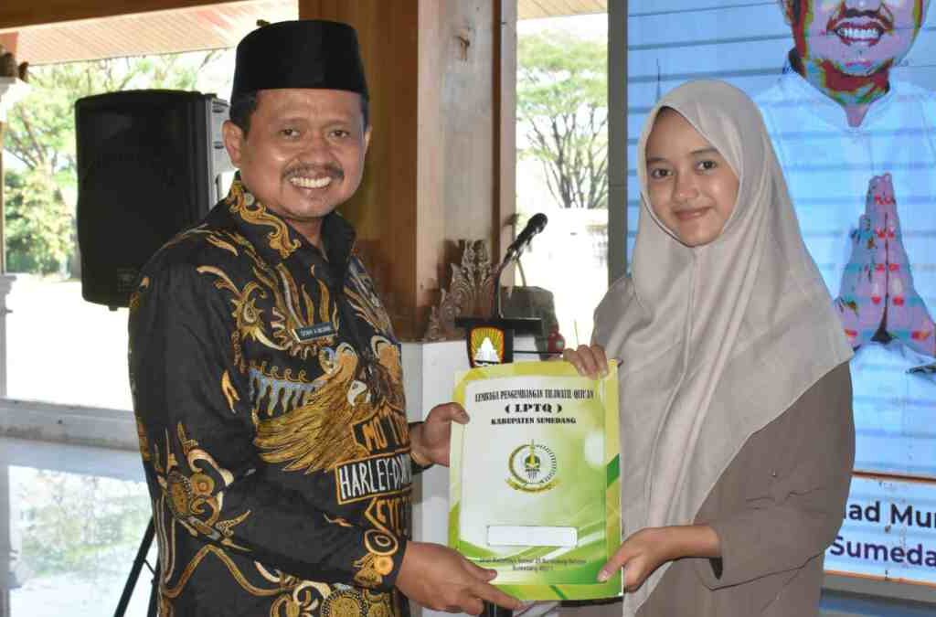 Baznas Sumedang Salurkan Dana ZIS ASN kepada 1.000 Mustahik, Bupati Dony: Ini Bentuk Kepedulian Nyata!