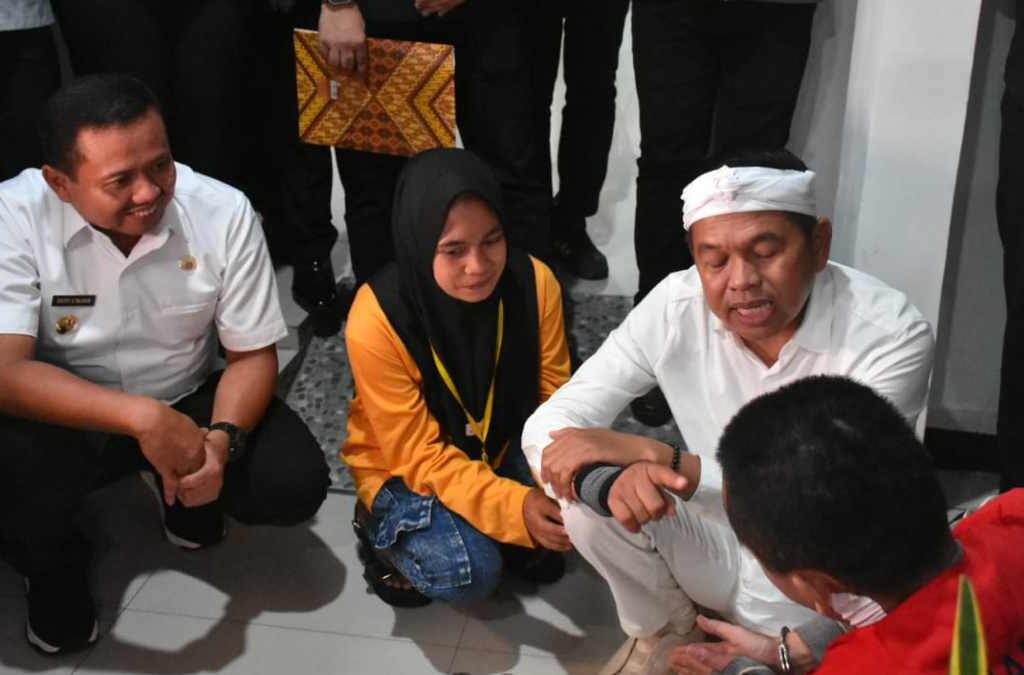 Bupati Dony Dampingi Dedi Mulyadi Jemput Usep di Kejari Sumedang
