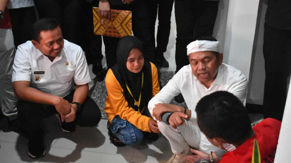 Bupati Dony Dampingi Dedi Mulyadi Jemput Usep di Kejari Sumedang