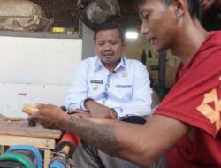 Inovasi dan Peran Ekonomi Pengrajin Gelasan di Tanjungsari Sumedang