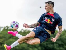 Isak Hanya Ingin ke Liverpool, Newcastle Fokus Buru Benjamin Šeško