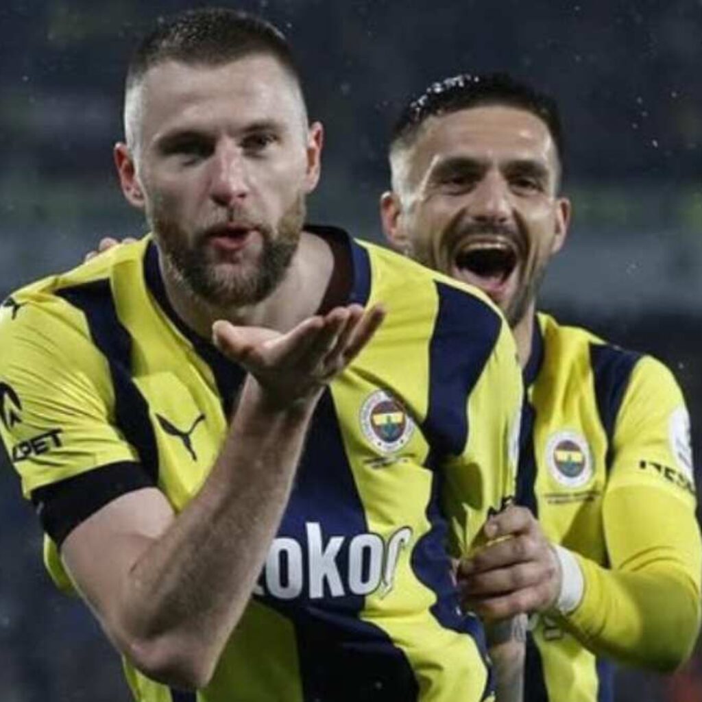 Milan Škriniar Ingin Tetap di Fenerbahçe