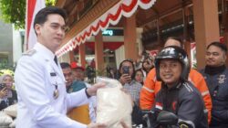 Baznas Sumedang Salurkan Bantuan Kemerdekaan untuk Guru, ASN, dan Warga