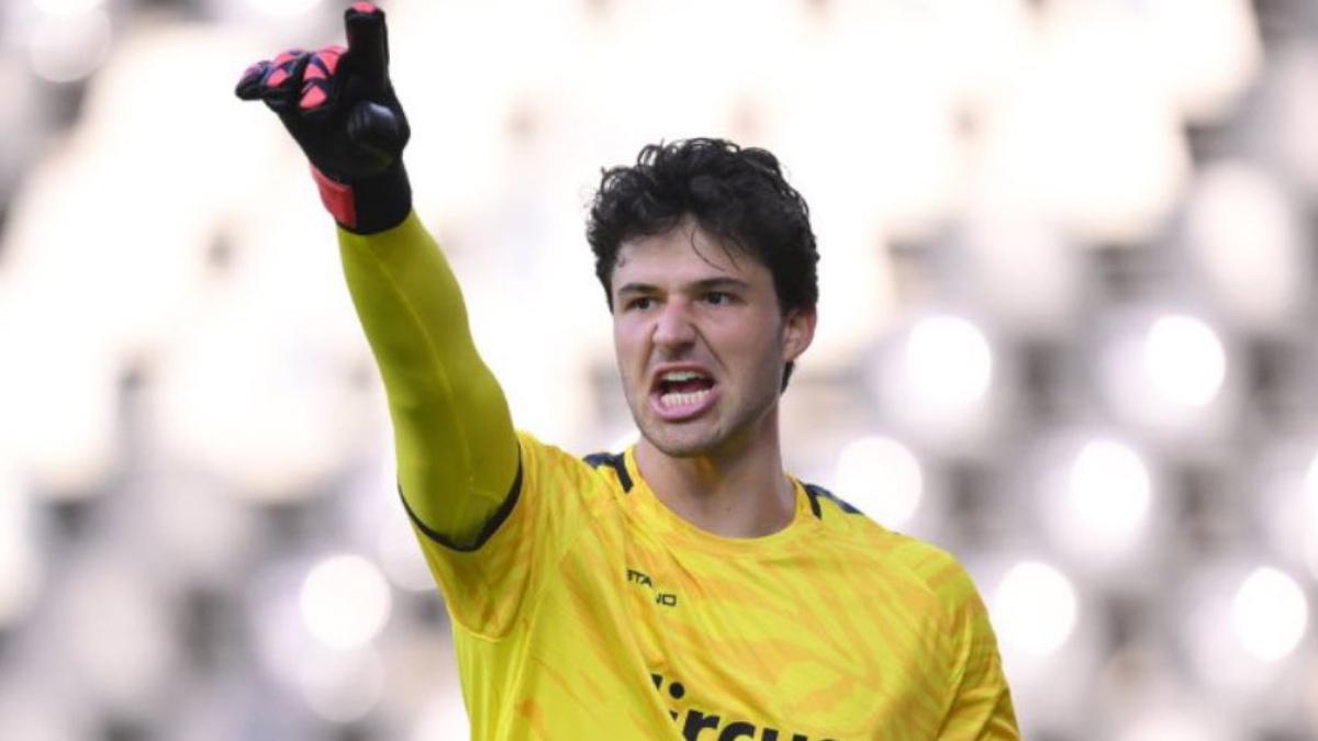 MU Intens Nego Royal Antwerp untuk Senne Lammens