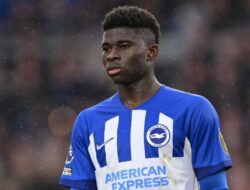 Carlos Baleba Sepakat ke MU, Manchester United Resmi Ajukan Tawaran ke Brighton