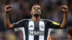 Newcastle Gagal Dapat Šeško, Alexander Isak Kian Dekat ke Liverpool