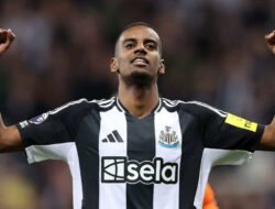 Newcastle Gagal Dapat Šeško, Alexander Isak Kian Dekat ke Liverpool?