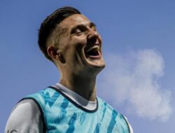 Update Transfer Benjamin Šeško: Mau Pilih Man United atau Newcastle, Terserah!