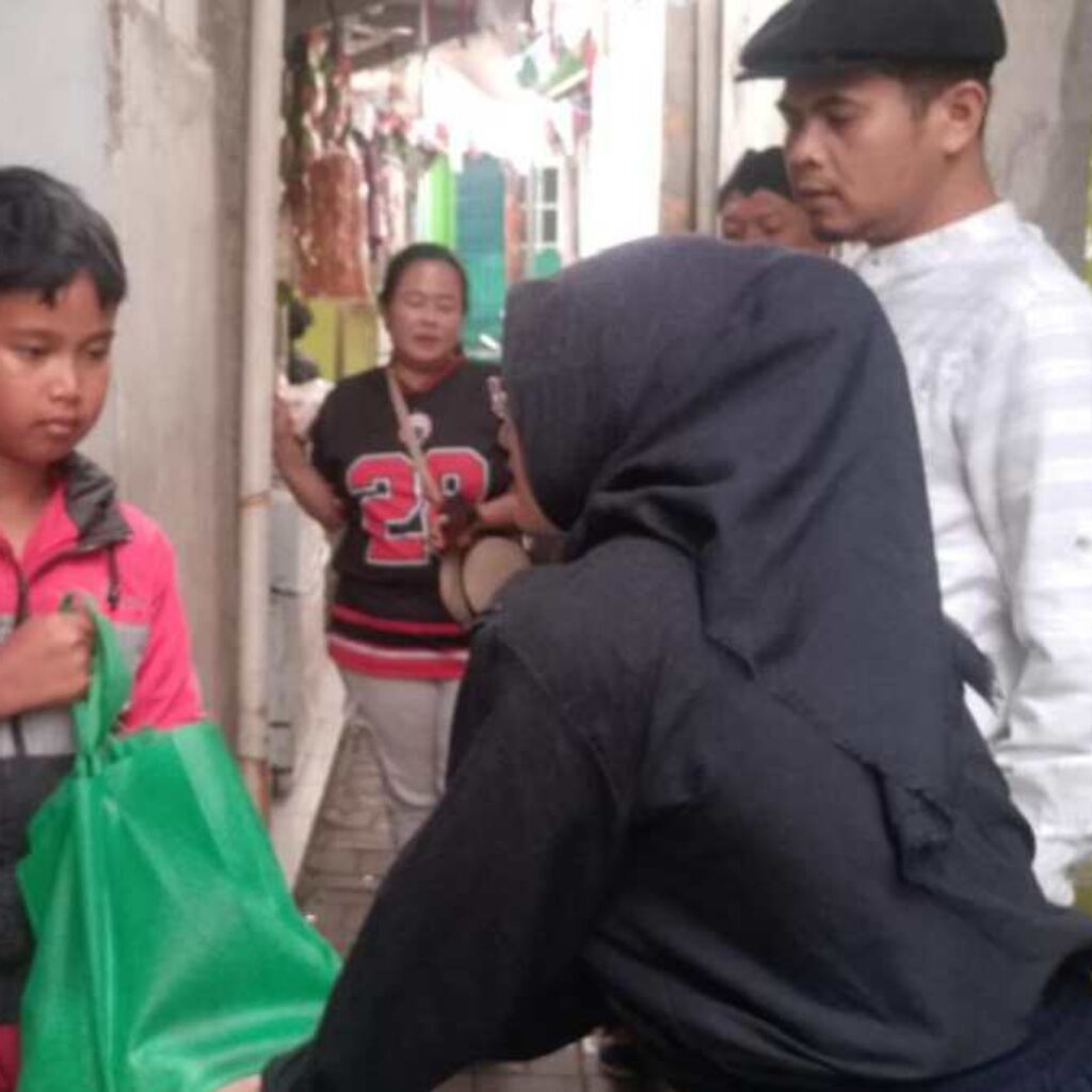 Andri Azwarudin Luncurkan Program 1 Hari 1 Sembako untuk Anak Yatim di Cimahi