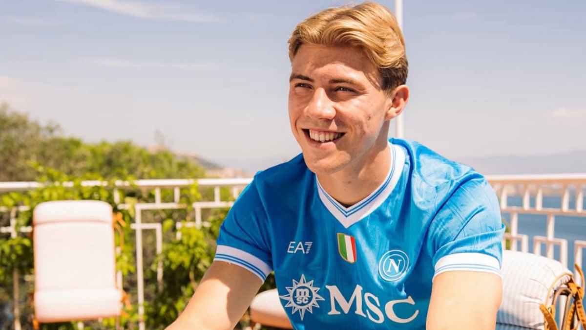 Napoli Pasang Klausul Rilis Tinggi Rasmus Højlund