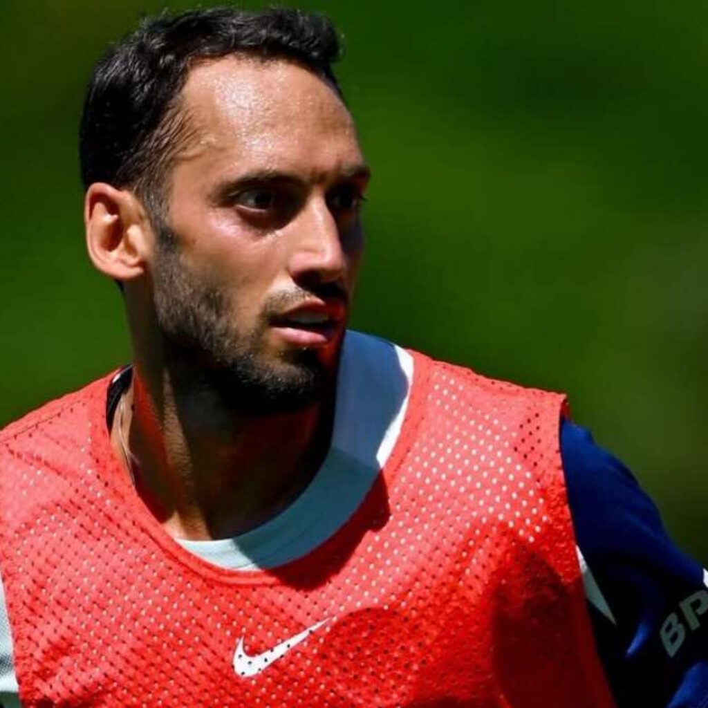 Pelatih Galatasaray Ungkap Alasan Gagal Dapat Çalhanoğlu dari Inter