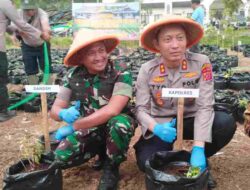 Ajak Kawula Muda Tak Malu Jadi Petani, Kapolres Sumedang: Tanam 15.000 Polybag Ubi Cilembu Bukan Flexing!
