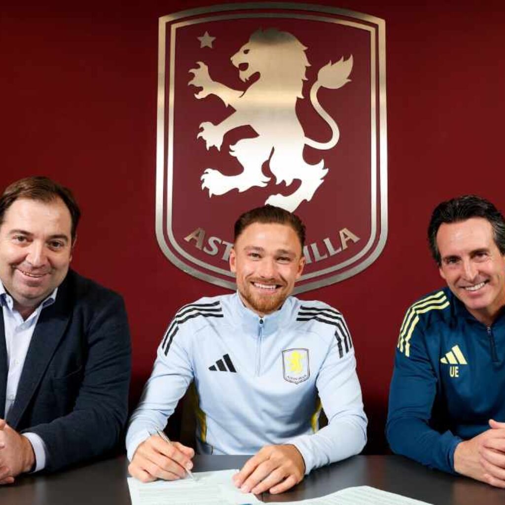 Matty Cash Teken Kontrak Baru di Aston Villa