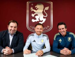 Matty Cash Teken Kontrak Baru di Aston Villa