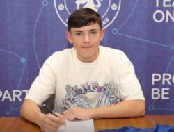 Jadi Debutan Termuda Chelsea di UCL, Reggie Walsh Resmi Teken Kontrak Profesional