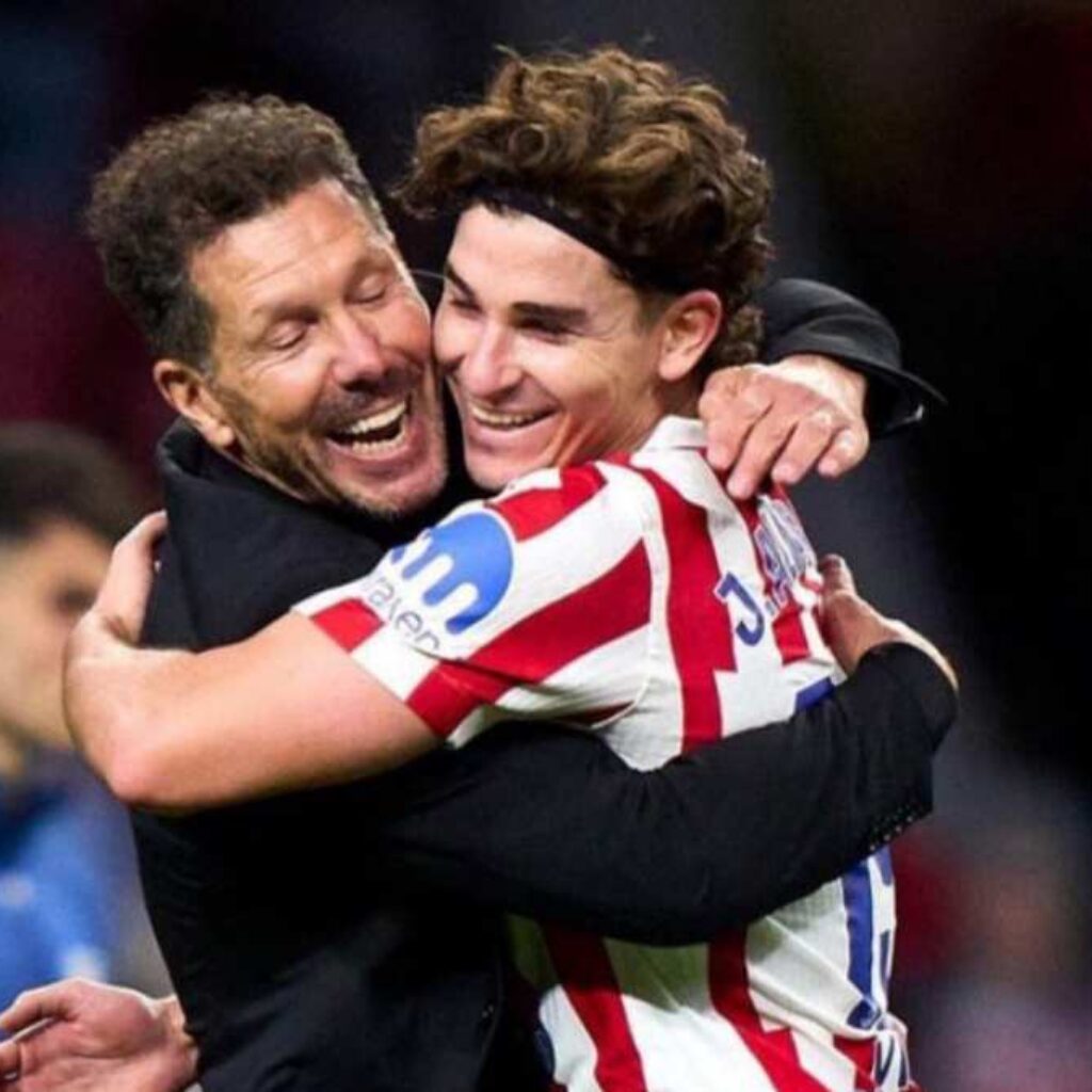 Tak Bahas Kontrak Baru, Simeone Pastikan Julián Álvarez Bahagia di Atletico Madrid!