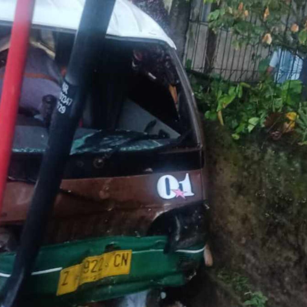 Truk Oleng Hantam Angkot dan Ruko di Paseh Sumedang, Sopir Tewas di Tempat
